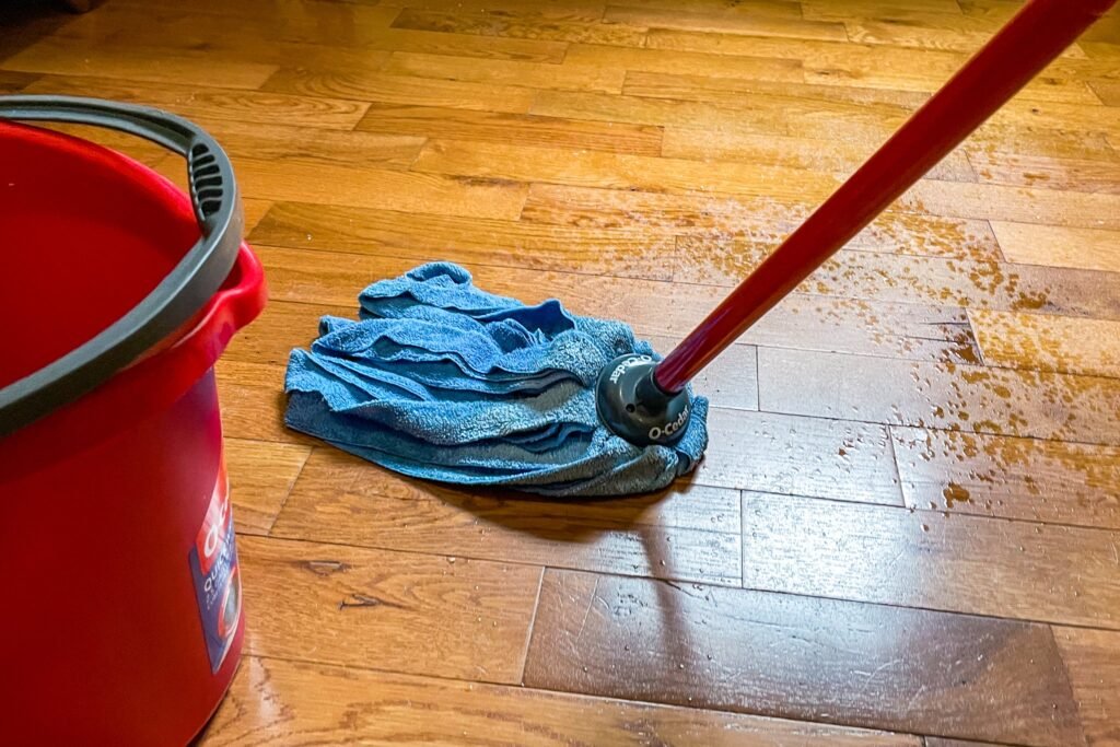 BEST-WAY-TO-CLEAN-HARDWOOD-FLOORS